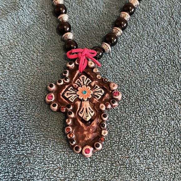 **3/$15** Resin cross beaded necklace - Picture 2 of 7